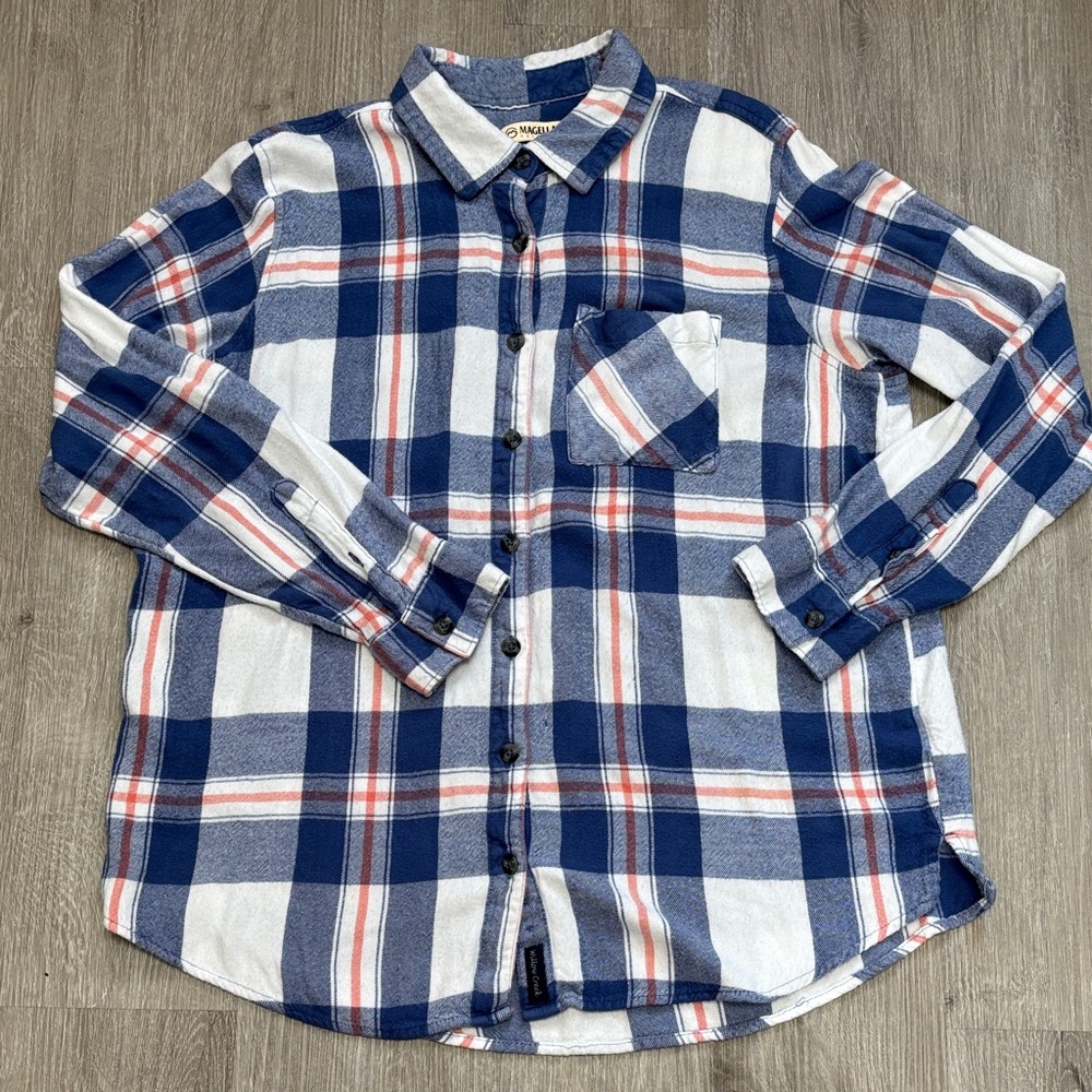 Magellan Outdoors cozy women’s Navy and White Plaid Shirt size Large